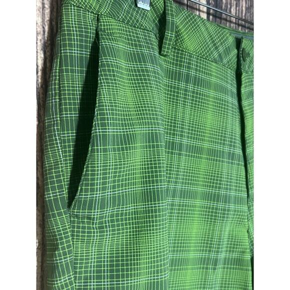 Under Armour Green Plaid Men Performance Golf Shorts Size 36 Bermuda - Picture 2 of 8